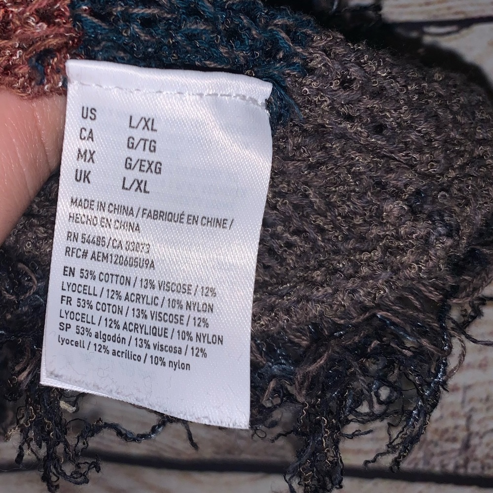 American Eagle Frayed Poncho Size L/XL - Picture 11 of 12